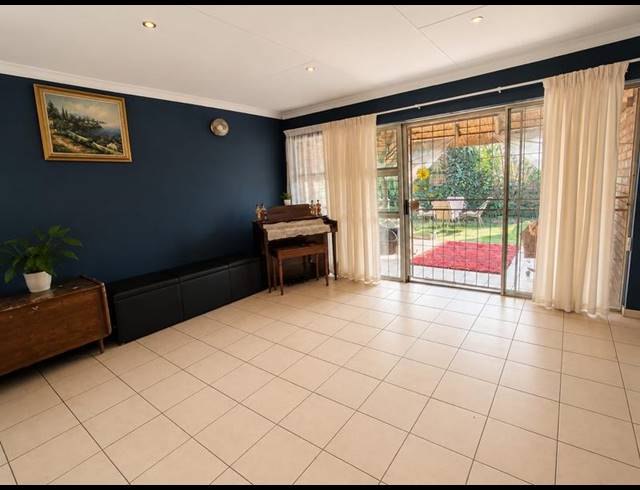 3 BEDROOM TOWNHOUSE FOR SALE IN VANDERBIJLPARK CE 3